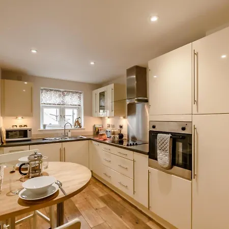 3 Bed In Whitby Oc-W1003 *